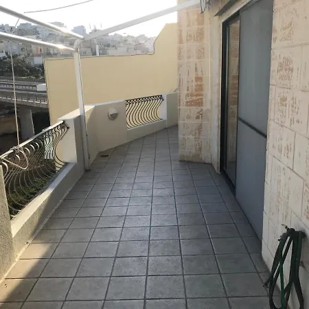 Let Me Host -terrazza Court- Saint Julian's